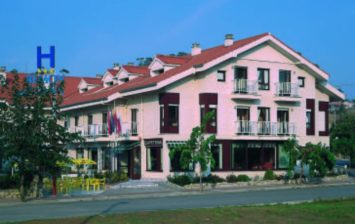Hotel Bemon Playa Somo Bagian luar foto
